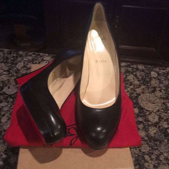 Black pumps